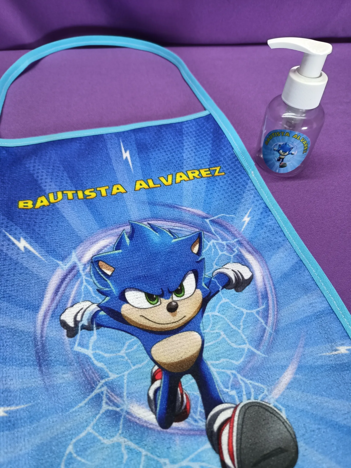 Set de higiene - Tolla + Envase para jabon liquido — imagen 1 de 2